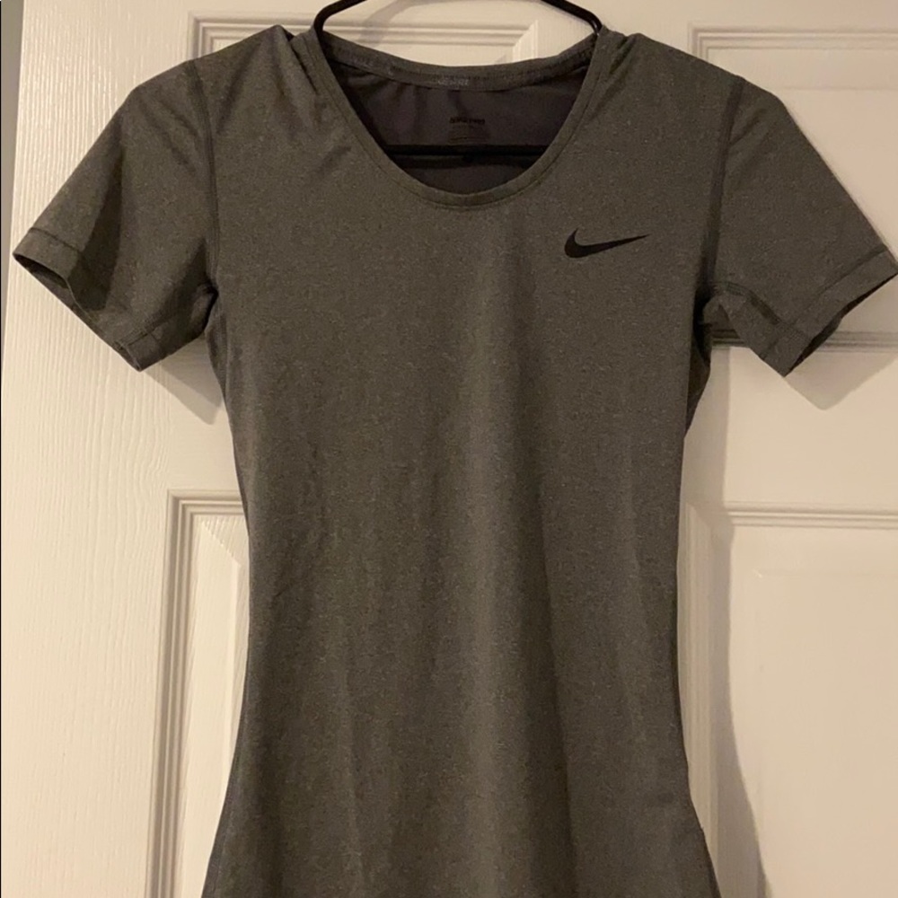 nike pro grey short sleeve